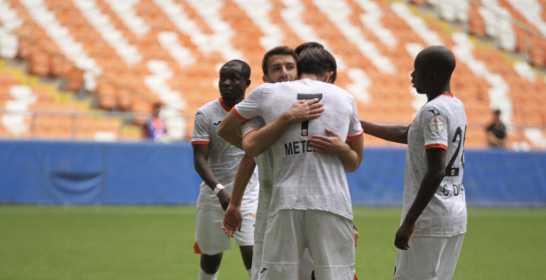 Adanaspor Maçları: Zorlu Geçen İlk Dönem ve Beklentiler